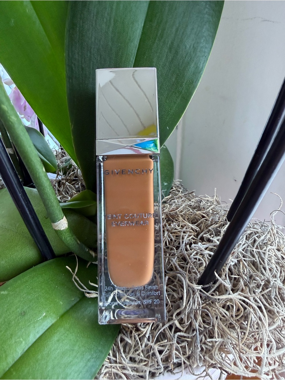 Givenchy Liquid Foundation, dark brown . Seller lied in description 😡